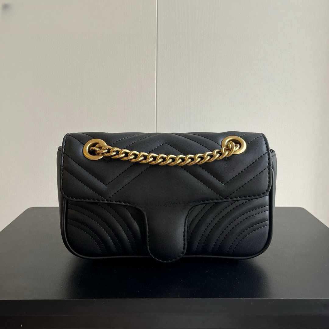 

Популярные европейские и американские женские сумки: Модели из натуральной кожи для ношения на плече, через плечо и в руке 22*6*13 чёрный