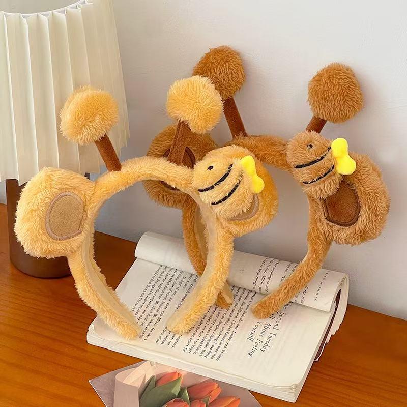 Adorable Bee Plush Headband: Non-Slip Cartoon Hair Accessory for Makeup and Face Washing
