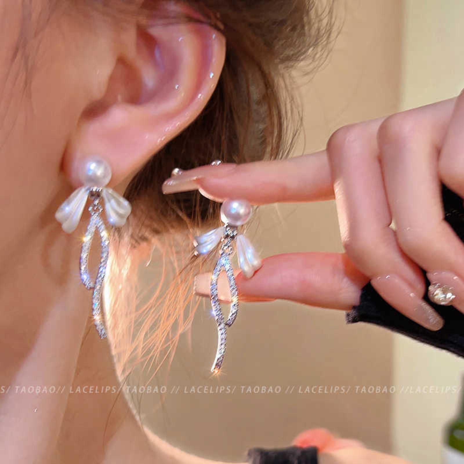 

Elegant Pearl Drop Earrings with Crystal Accents Lightweight Dangle Studs for Women Fashion Jewelry Accessories Unique Design One Size белый