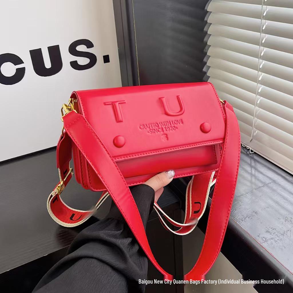 

Women s 3D Letter Textured Square Crossbody Bag - Versatile Commute Style with Wide Strap красный