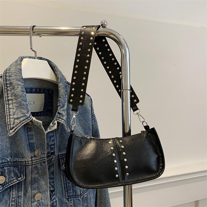 

This year s popular bag women s 2025 new rivet high-end sense Maillard commuter shoulder underarm bag messenger bag чорний
