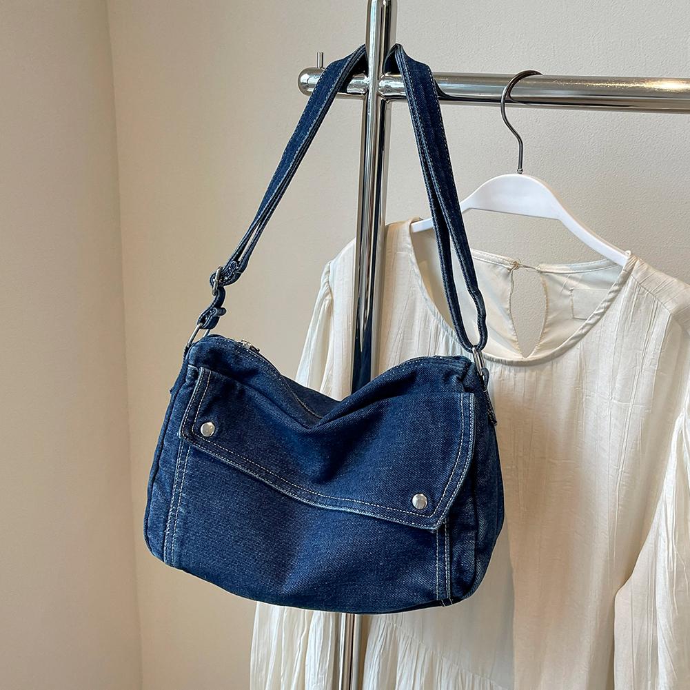 

Denim Tote Bag Casual Retro Women Aesthetic Crossbody Bag Handbag Lightweight Jean Purses with Adjustable Strap Travel Shopper темно-синього кольору
