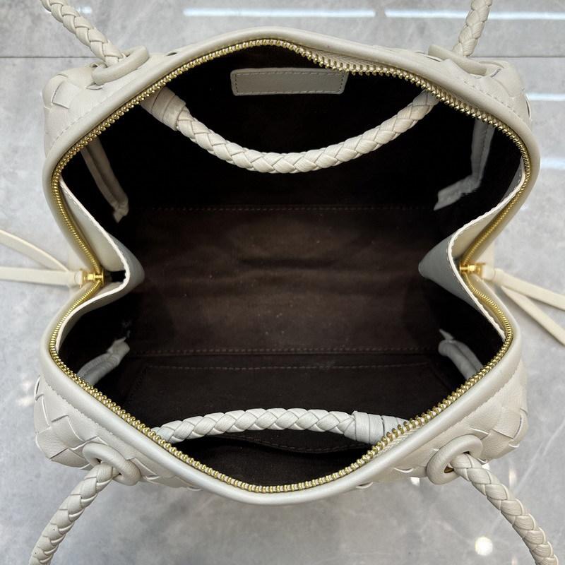 New leather hand-woven bag, high-end handbag, pillow bag, small square bag, shoulder messenger bag, women's bag.