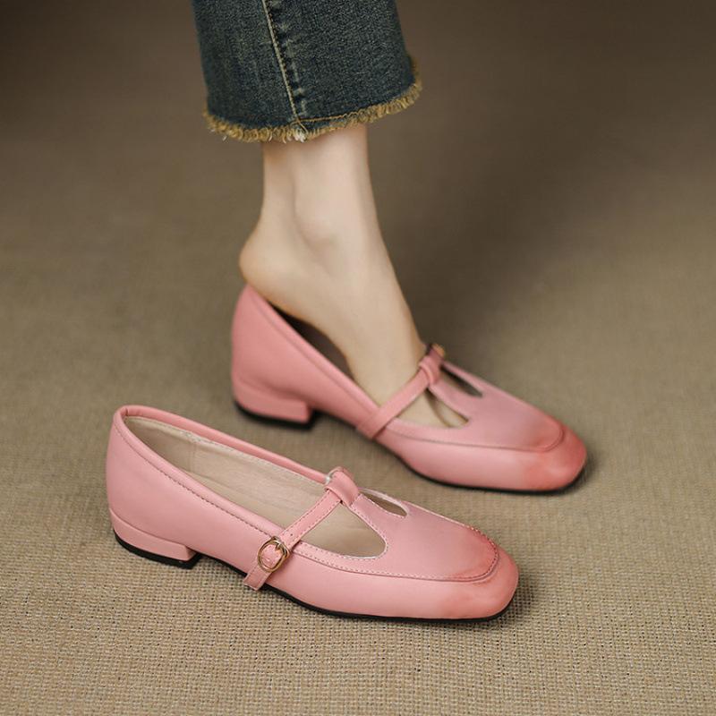 Neue Vier-Jahreszeiten-Einzelschuhe Damenfuß Gummi Weiche Sohle Große und kleine Größe Damenschuhe Quadratische Spitze Lässig Niedriger Absatz Damen Kleine Lederschuhe
