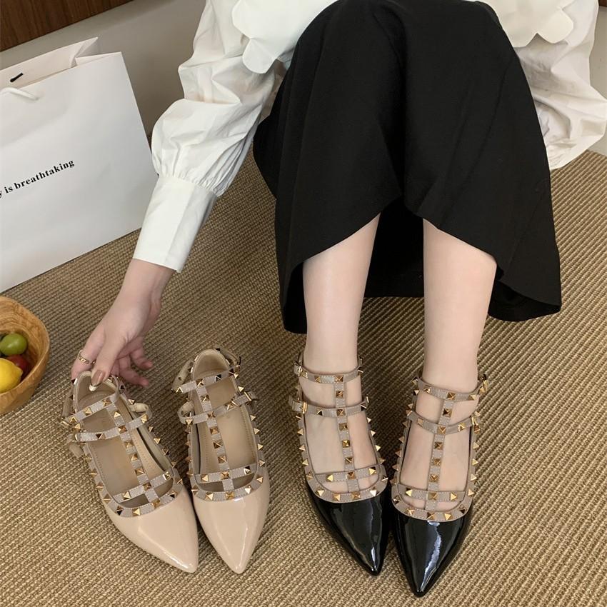 Internet Celebrities Rivet Pointed Flat Shoes Women 2025 Spring and Autumn New V Home Patent Leather Shallow Mouth Roman Single Shoes Women Scoop