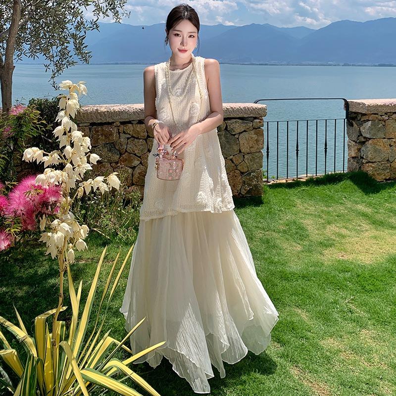 Heavy Industry Three-dimensional Flower Vest, Streamer Yarn Skirt Set, Women's Premium French Irregular Vacation Two-piece Set