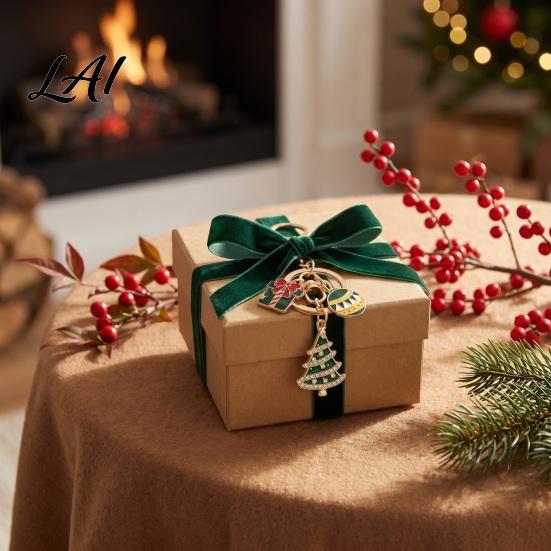 Festive Keychain Accessory Christmas Santa Tree Snowman Keychain Golden Plated Zinc Alloy Pendant Handbags Decorative with Lobster Clasp Holiday