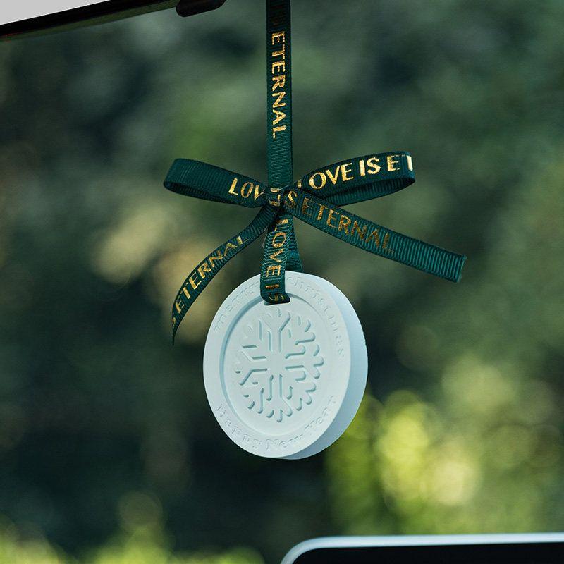 

Car Hanging Ornament Rearview Mirror Decoration 2023 New Model High-End Pendant Aroma Diffuser Snowflake Fragrance for Women Light Green(Unscented Version)