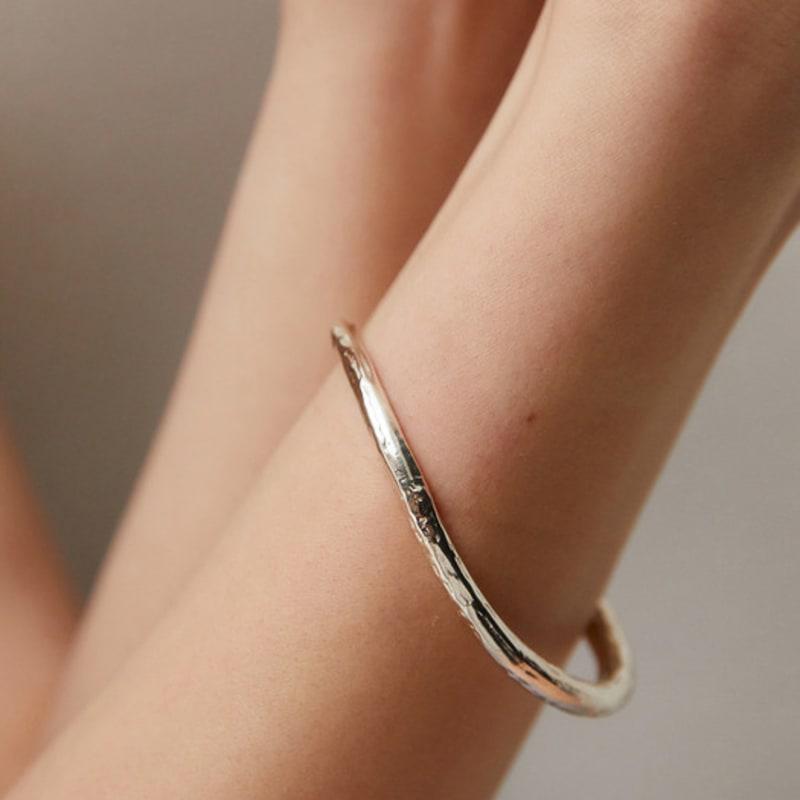 gemma alus design Curved bangle
