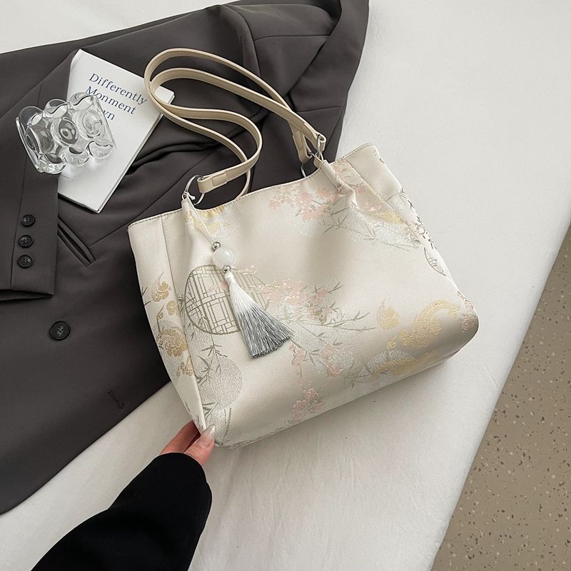 

New Chinese Style National Style Canvas Big Bag Women 2025 New Arrival Summer Leisure Shoulder Bag Large Capacity Commuter Tote Khaki free pendant