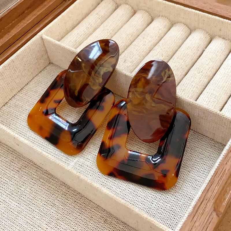 

Silver needle square oval resin earrings, European and American retro temperament leopard print earrings, simple and advanced new earrings for women