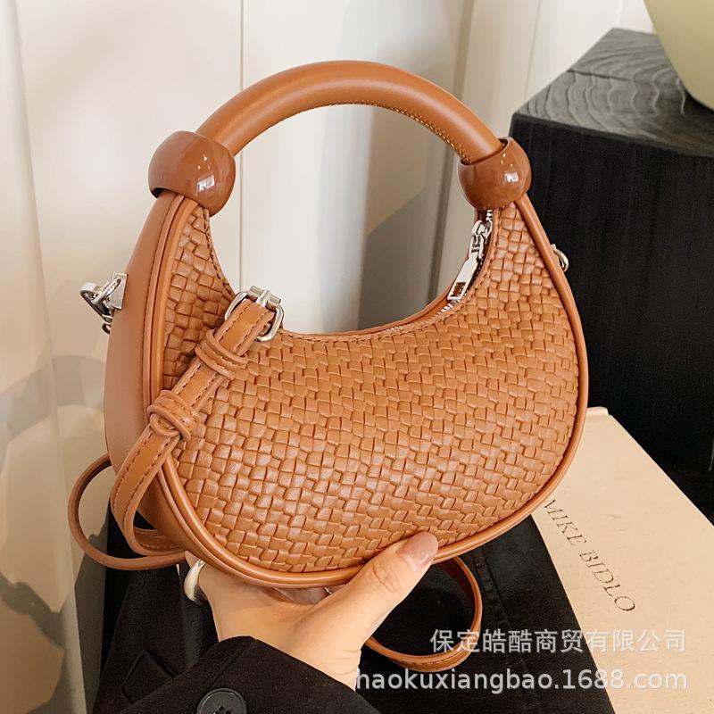 Super Fire Small Bag Women's Autumn and Winter 2025 New Retro Woven Messenger Bag Niche Design Portable Commuter Dumpling Bag