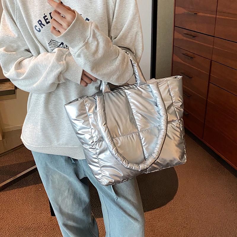 New Women's Bag High End Down Jacket Handbag Large Capacity Fashionable Autumn and Winter Cotton Jacket Shoulder Bag Commuting Toy Bag