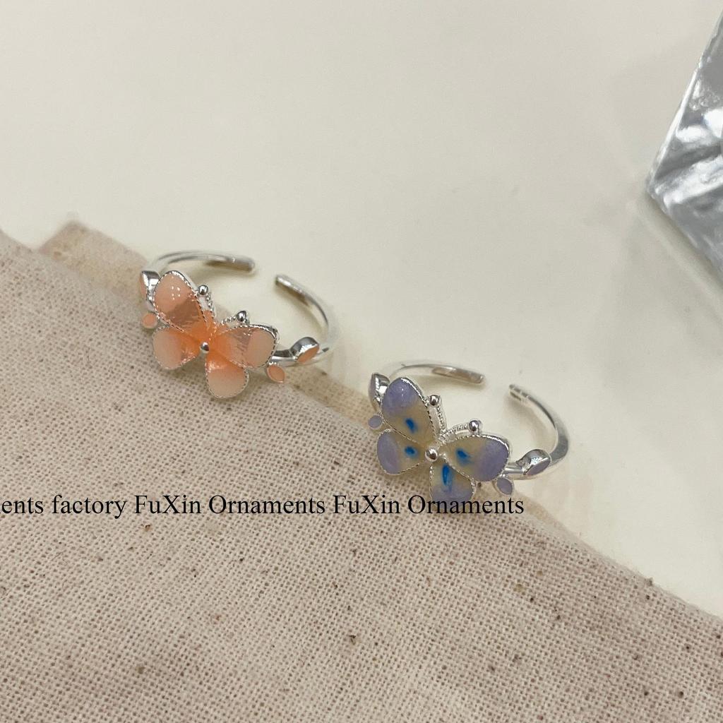 Koreanischer exquisiter schlichter Schmetterlingsring für Damen - Modisches, elegantes Schmuckaccessoire.