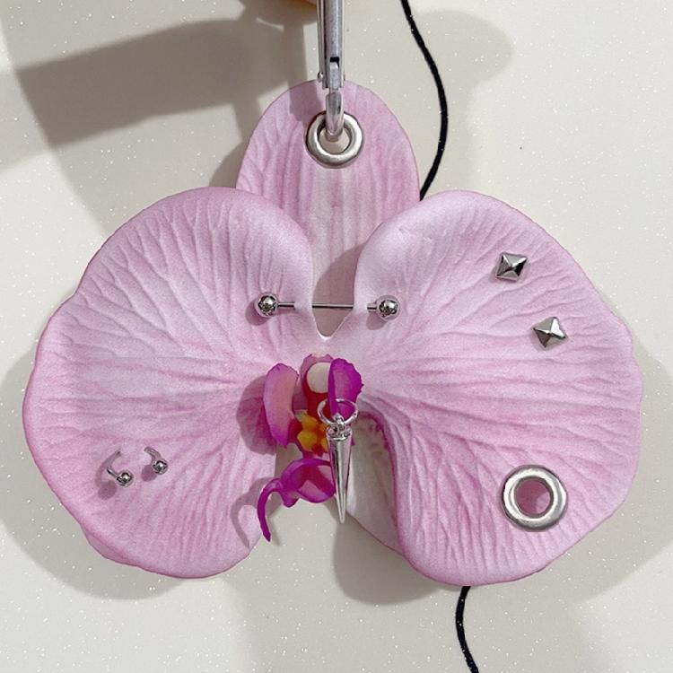 Delicate Flower Shaped Keychain Ergonomic Plastic Construction Fashionable Bag Accessory