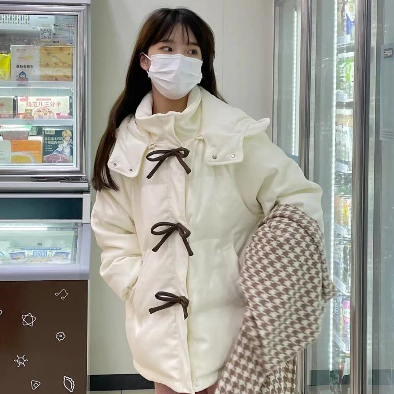 Chaqueta de Algodón Plumífero Engrosada Blanco Leche Lazo Chaqueta Plumífero para Mujer Diseño Corto Pequeño Estilo Universitario
