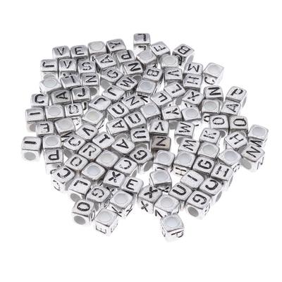 100 x verschiedene metallische Acryl-Alphabete, Buchstaben, Würfelperlen, Pony-Perlen, Silber