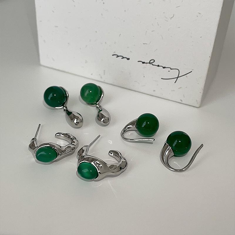 New Chinese-Style Green Agate Metal Stud Earrings For Women, Niche Design Sense, Simple Personality, Fashionable And Elegant, Versatile Earrings
