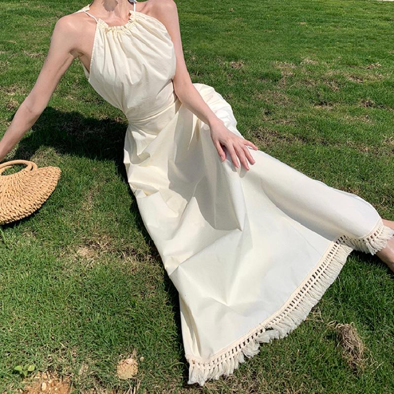 Design-Sense Waist-Baring Halter Dress: Slimming, Tie-Waist, Super-Fairy, Large-Hemmed Vacation Dress