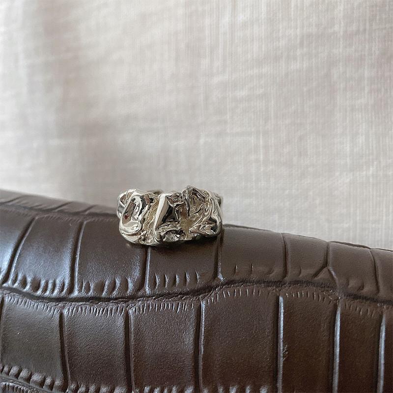 Elegant Korean Style Wrinkled Open Finger Ring For Women In Unique Geometric Design