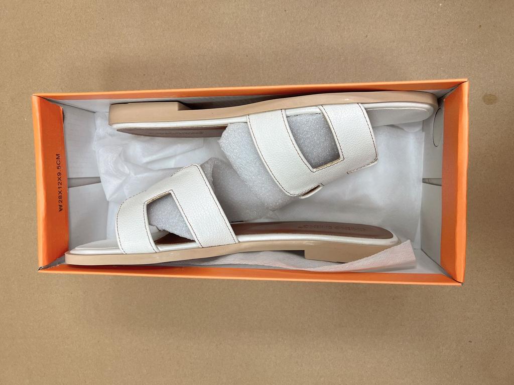 Summer Internet celebrities new Korean version of one-word slippers women wear h slippers versatile sandals flat beach shoes large size shoes