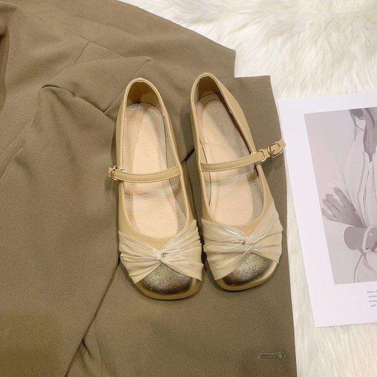 Xiaoxian matching skirt Mary Jane shoes spring new shallow mouth flat sole single shoes one word buckle belt