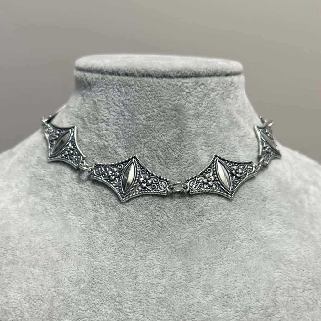Boho Western Vintage Floral Carved Design Choker Silver Color Necklace for Men Women Exaggerated Punk Daily Wear Party Jewelry