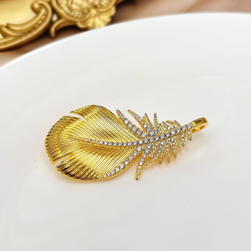 Vintage Style Feather Necklace with Wing Brooch Pendant Two in One Light Luxury Elegant Fashion Jewelry