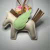 Schlüsselanhänger, kleine Pegasus-Tasche, Anhänger, PU-Leder Spiegelornament, Taschenanhänger, handgefertigter Lederpuppen-Schlüsselanhänger