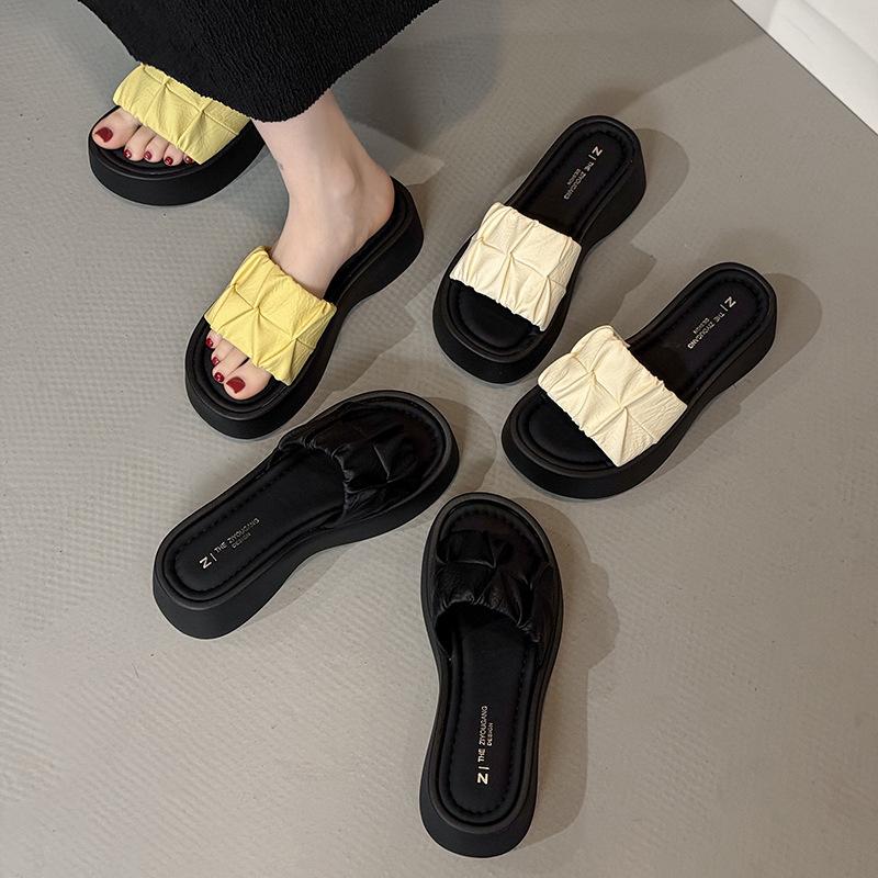 Thick bottom slope heel height increase one-word drag women 2025 summer new outer wear fashion beach vacation cool slippers