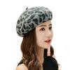 Berretto da Donna Retro-chic Berretto di Peluche con Stampa Leopardo per Donna Autunno Inverno Cappello Ottagonale Nicchia Boemo Cappello da Artista