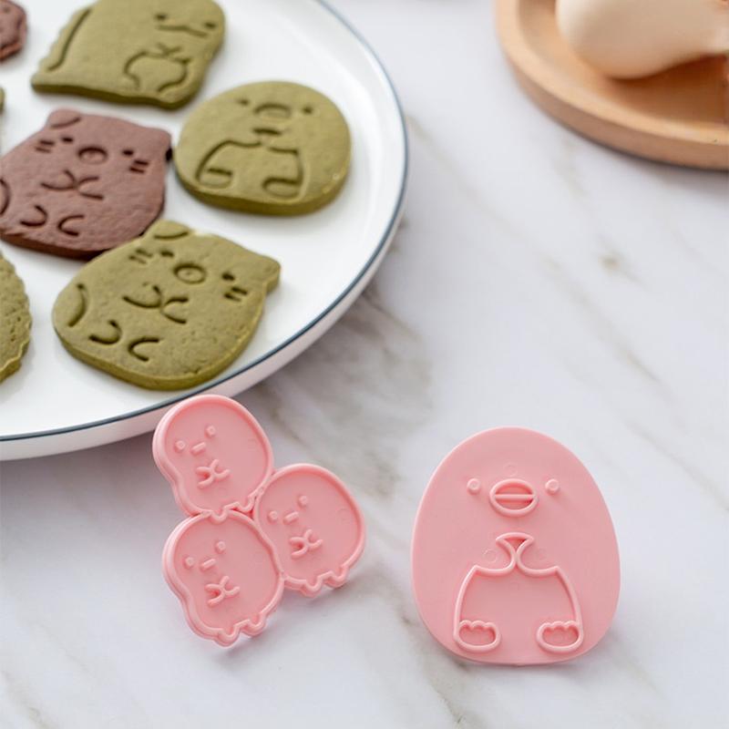 6Pcs/Set DIY Cartoon Biscuit Mould Christmas Cookie Cutters 3D Cartoon Cookie Stamp Plastic Baking Mould