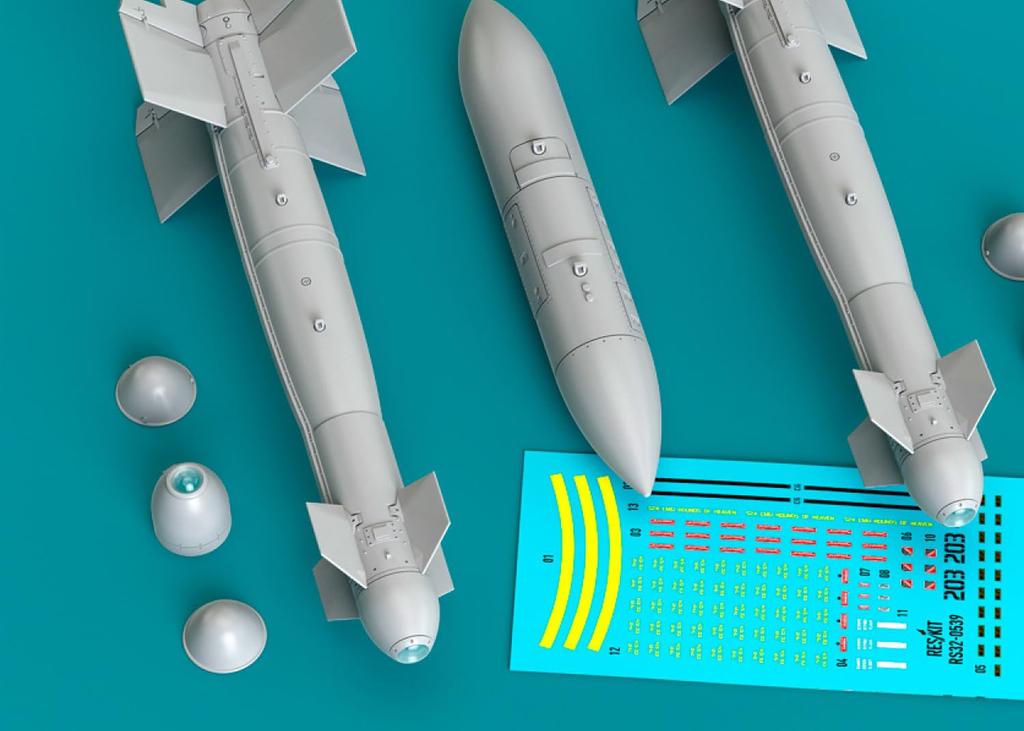 Reskit Guided Bombs with Data Link Pod Plastic Model Kit Parts 1/32 GBU-15(V)21, 22/B (2 Pieces) AN-AXQ-14 (1 Piece) RSK32-0539 (Airplane)