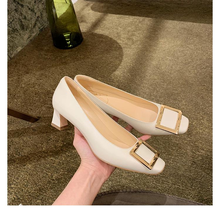 Sheepskin version~ Grape Mom Wannian classic temperament square head commuting shallow mouth square buckle banana heel single shoes women's high heels