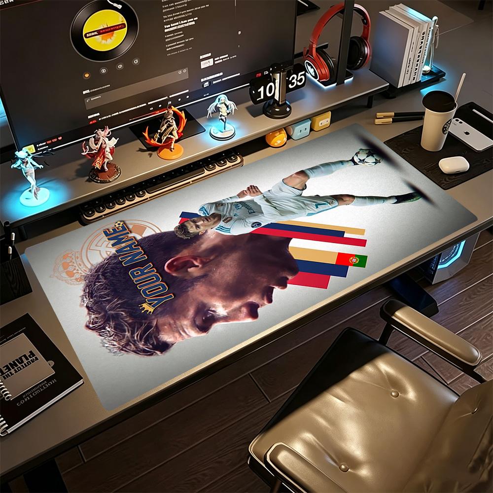 Cristiano Ronaldo (166) Benutzerdefiniertes Text-Mauspad Tastaturpad Schreibtischmatte Rutschfester Gummiunterseite Perfektes Geschenk für Gamer Und Profis