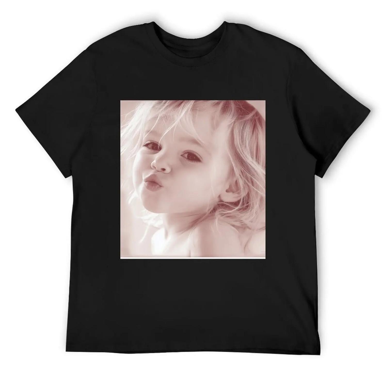 

Blonde girl blowing a kiss T-Shirt blanks vintage clothes customizeds mens designer clothes XXXXXL чорний