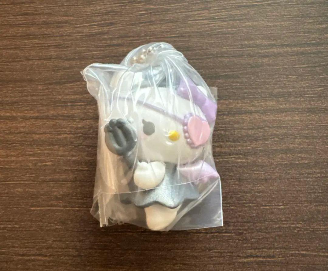 

[USED] Character Figure White Gray