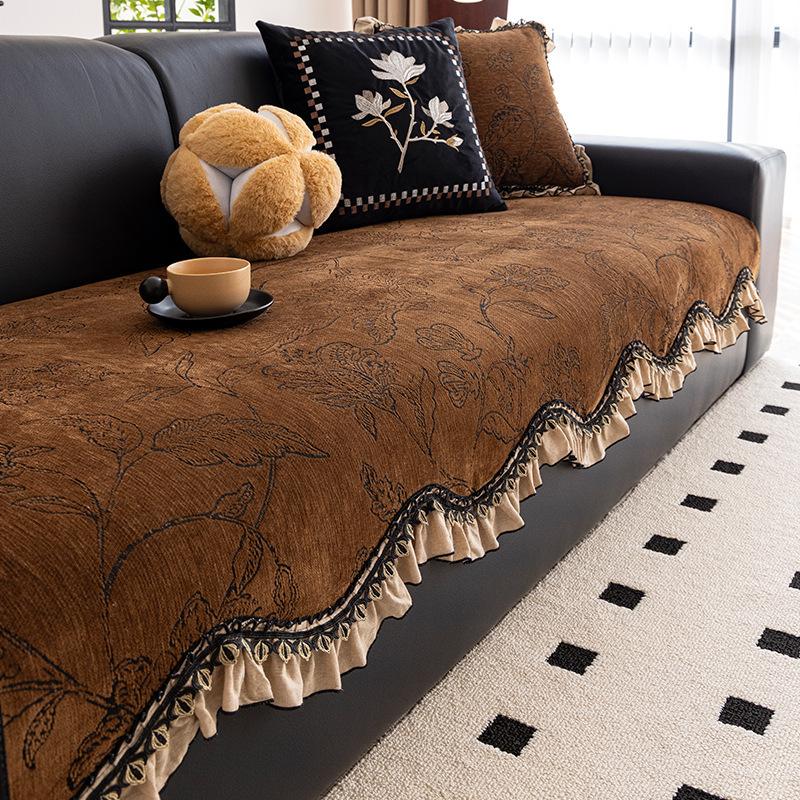 Französisch Schwarz Floral Geformter Sofabezug Vier Jahreszeiten Sofa Handtuch Retro Rocksaum High-End Gefühl Rutschfest Leder Kissenbezug