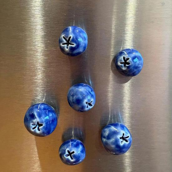 6Pcs 3D Blueberry Fridge Magnet DIY Home Office Kitchen Locker Fridge Resin Mini Berry Fruit Magnetic Decoration Ornament