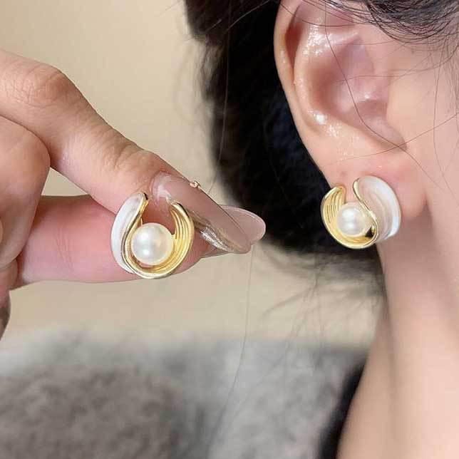 Koreanischer Stil Nicht-Piercing Ohrclip mit langem Quaste, Perlmutt Schmetterlings Design für Damen - High-End, Coole Mode.