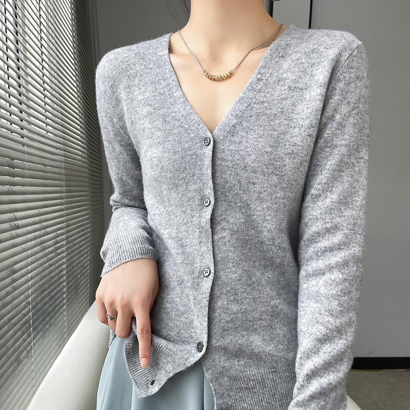 Autumn/Winter 2023 Women's Pure Wool Knit Cardigan Coat with V-Neck and Long Sleeves.