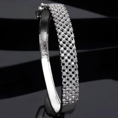 Rhodiniertes, weißes, mit amerikanischen Diamanten besetztes, modernes Kada-Armband für Mädchen und Frauen