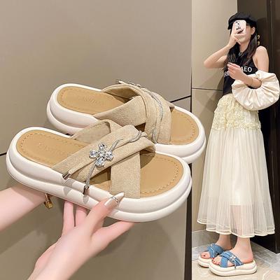 Dicke Sohle, coole Hausschuhe für Damen 2025 Sommer neue koreanische Version, auf Scheiße treten, weiche Sohle Strasssteine zur Erhöhung der Höhe von Versati