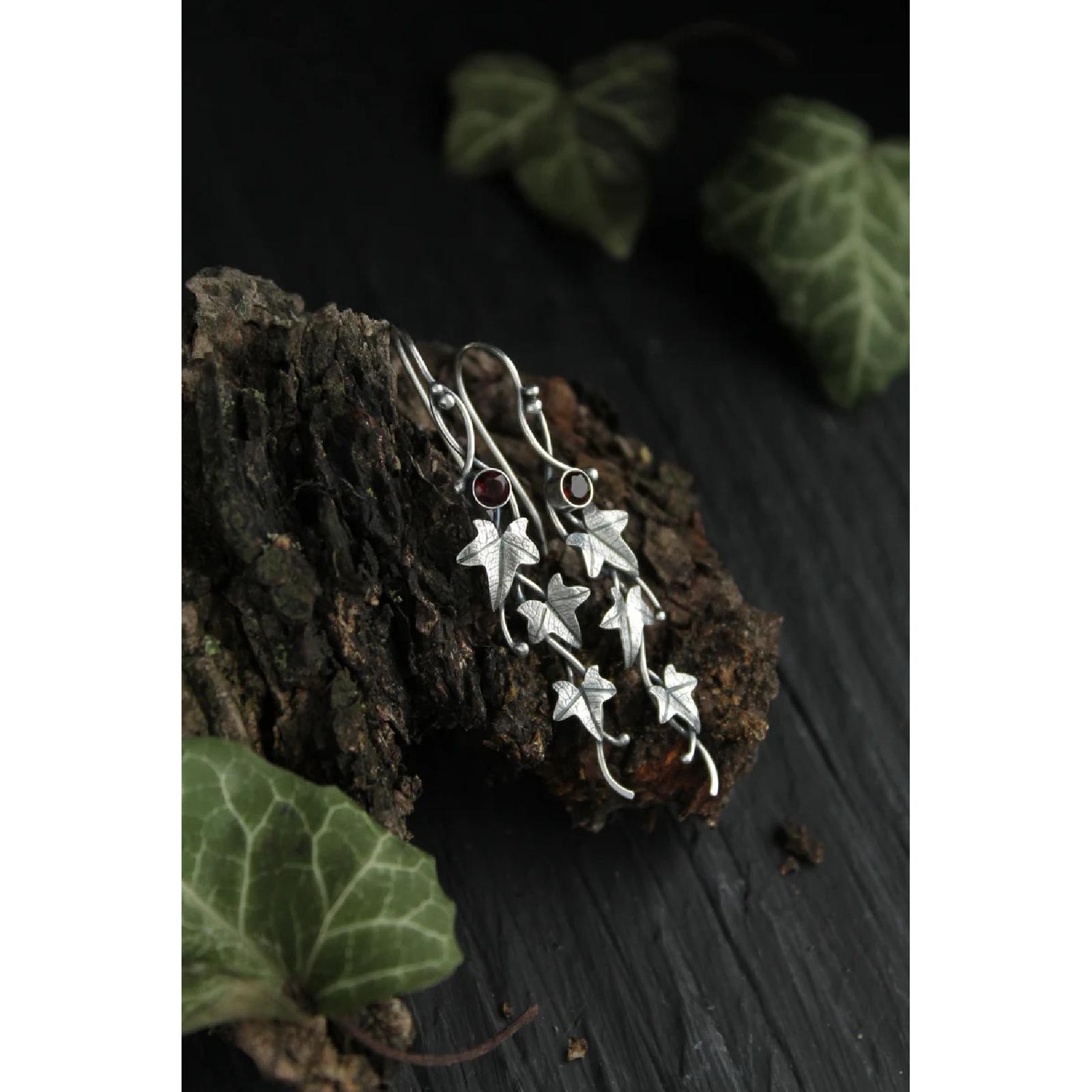 

Новые модные серьги-подвески с изумрудным кленовым листом для женщин, ювелирные изделия в стиле бохо, цветочные листья, серебряные висячие серьги на крючках бордовый