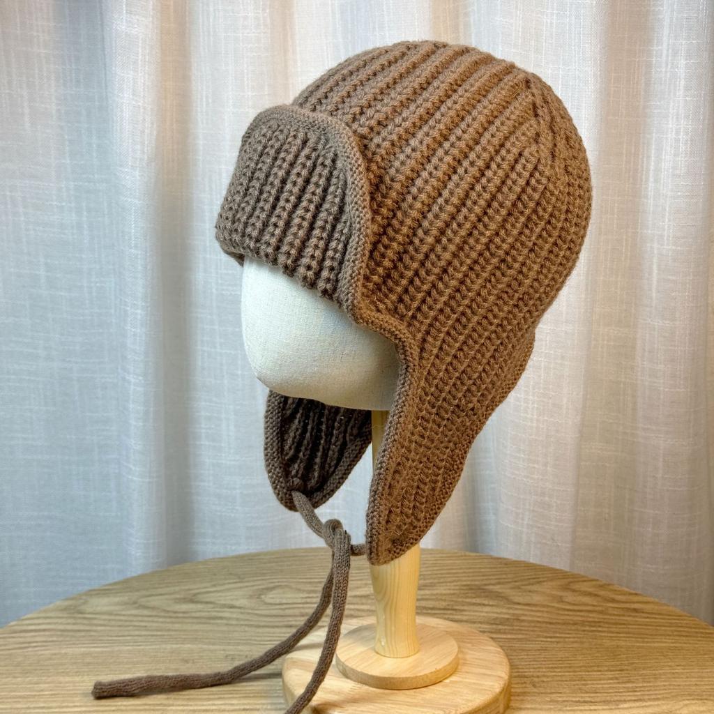 Solid Color Ear protecting Knitted Woolen Hat for Women in Autumn and Winter. New Versatile and Face Friendly Small Warm Ear Protecting Lei Feng Hat.