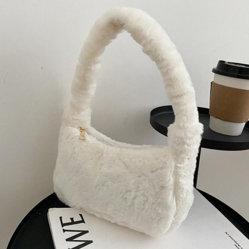 Плюшевые сумки на плечо для мягкой зимы — фото 5