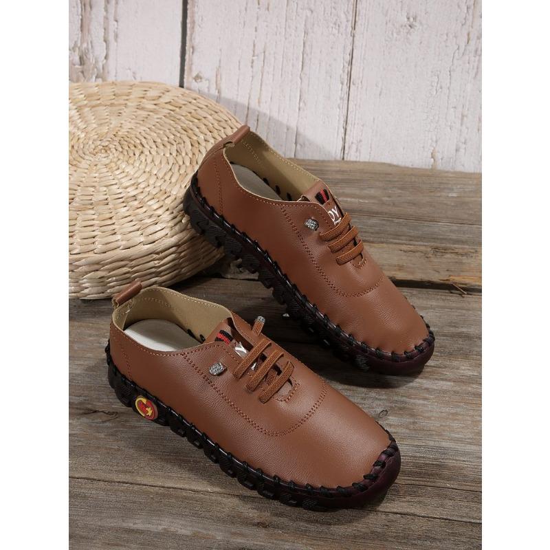 

Мягкая кожаная обувь. Удобная обувь на плоской подошве со шнурками. Подошва из говяжьей жилы. Мягкая подошва. Мягкая поверхность. Женская обувь больших размеров. 43 коричневый