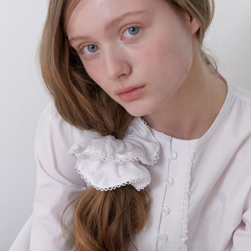 KINDABABY Petit Lace Scrunch - White