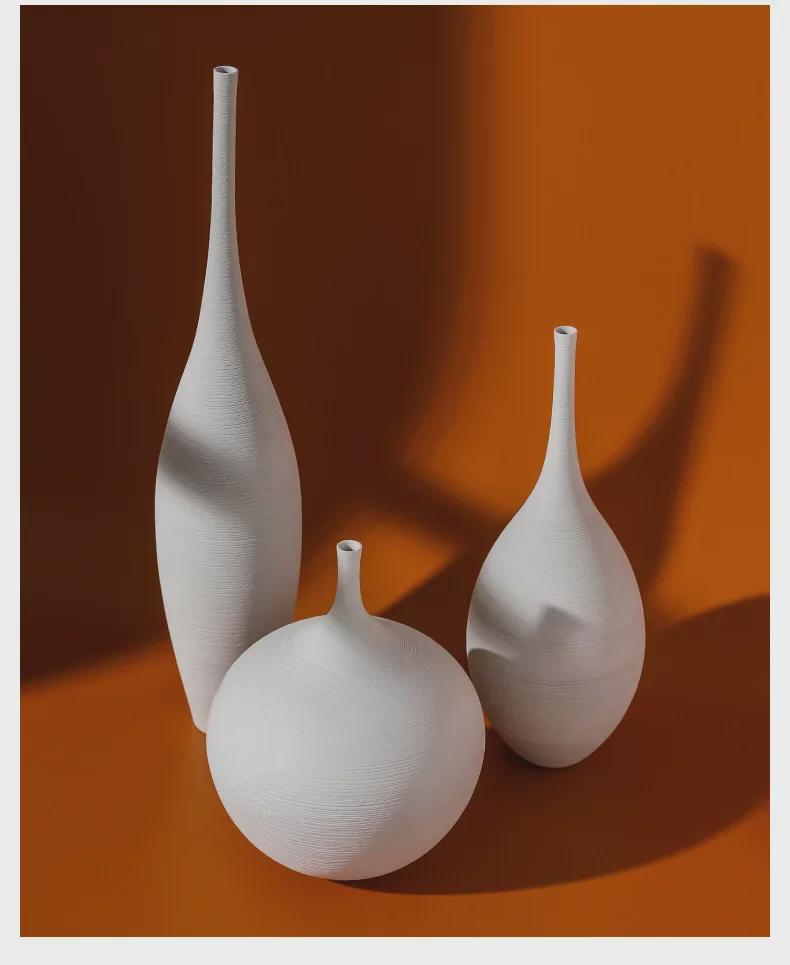 Bei Hanmei Long-Neck Ceramic Vase - Hand-Brushed Decor for Home Furnishing