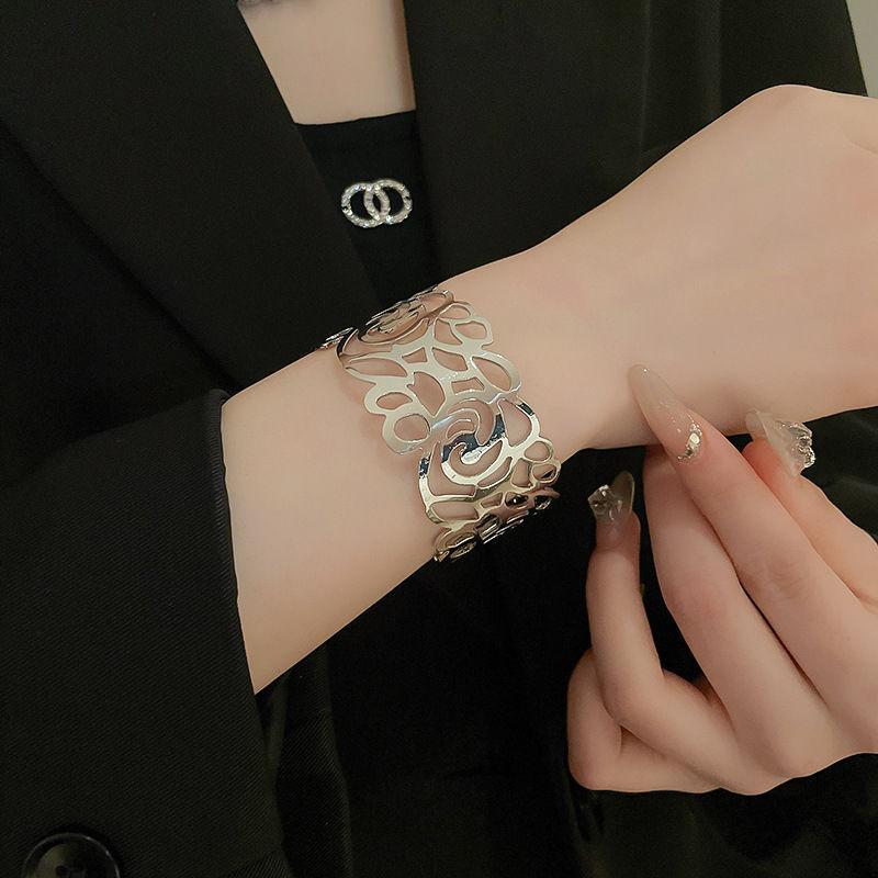 European and American Metal Flower Bracelet Exaggerated Niche High-end Bracelet Arm Ring Design Temperament Jewelry